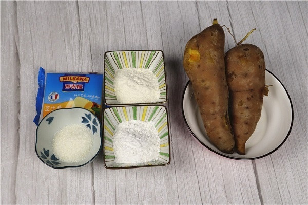 Đầu tuần, mẹ làm bánh khoai lang nhân phô mai chiên giòn ngon “hết sảy”