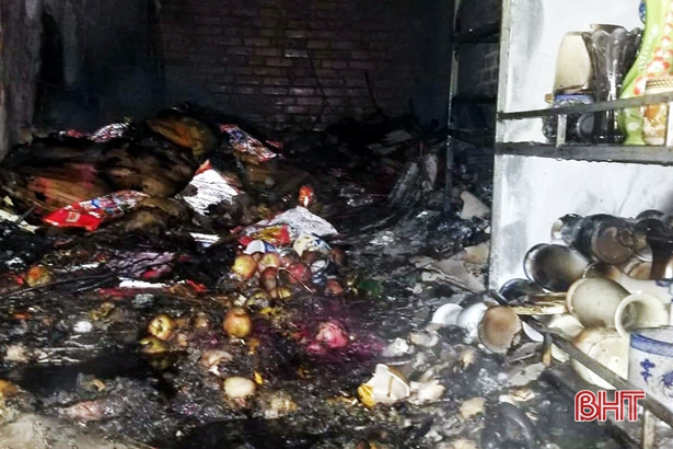 Hà Tĩnh: Cháy lớn ở chợ Voi, nhiều ki-ốt bị thiêu rụi!