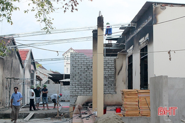 Can Lộc hỗ trợ 50 triệu đồng cho gia đình bị cháy nhà và xưởng mộc