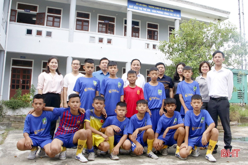 Đội Hà Tĩnh xuất quân dự Giải bóng đá quốc gia dành cho trẻ em có hoàn cảnh đặc biệt