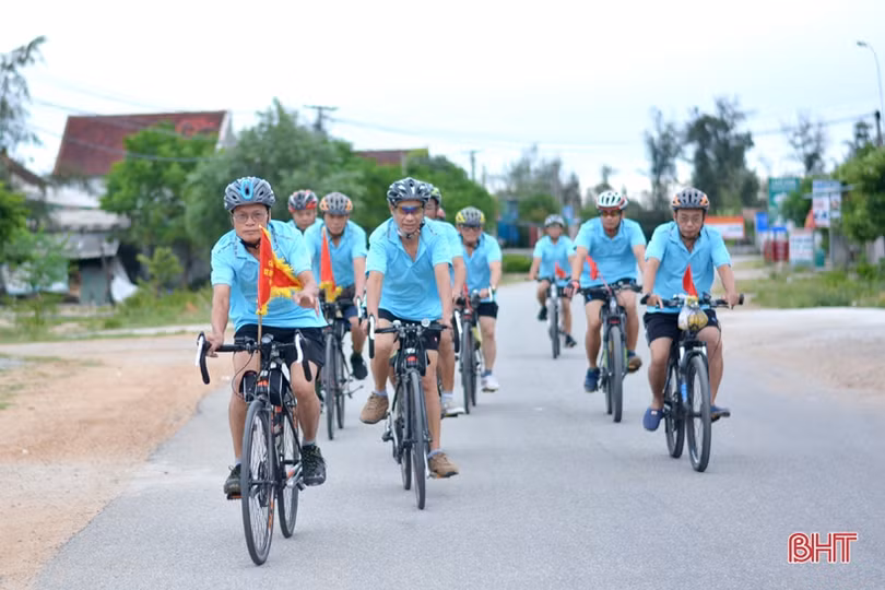 Vui, khỏe với Câu lạc bộ Đạp xe - tắm biển Kỳ Anh