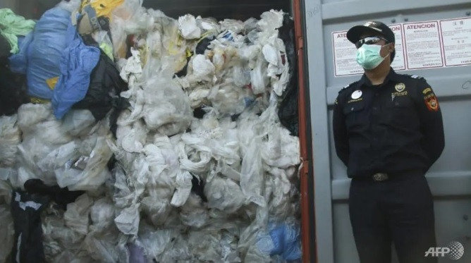 Indonesia trả 7 container rác cho Pháp, Hong Kong
