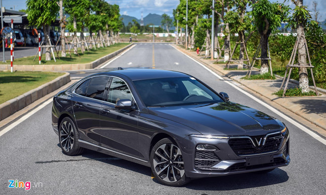 VinFast Lux A2.0 có giá 1,502 tỷ đồng từ ngày 1/9. VinFast Fadil, Lux A2.0, Lux SA2.0 sẽ tăng giá mạnh sau 1 tháng nữa