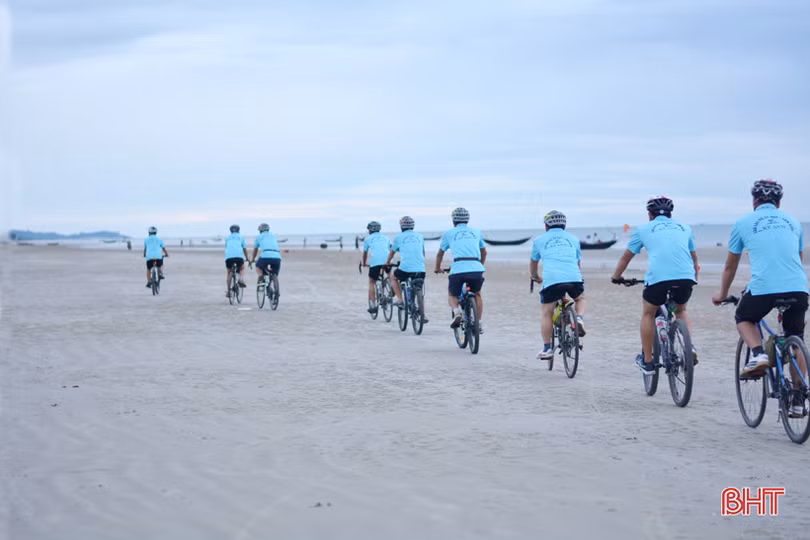 Vui, khỏe với Câu lạc bộ Đạp xe - tắm biển Kỳ Anh
