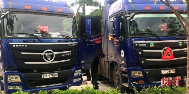 Giấu gỗ lậu và ma túy tổng hợp dưới gầm xe đầu kéo, vận chuyển từ Lào qua Hà Tĩnh