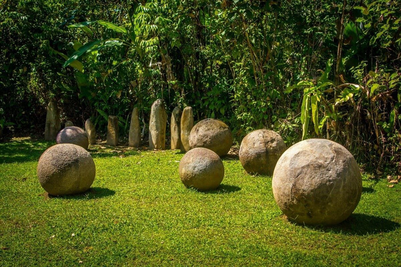 Bí ẩn hàng trăm viên đá kỳ lạ như thuộc về người ngoài hành tinh ảnh 2 Bí ẩn hàng trăm viên đá kỳ lạ như thuộc về người ngoài hành tinh