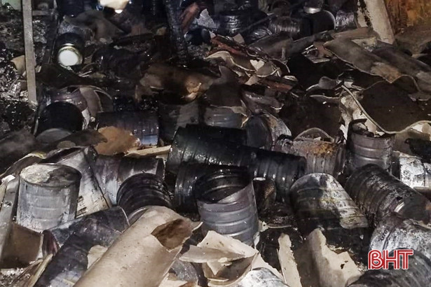 Hà Tĩnh: Cháy lớn ở chợ Voi, nhiều ki-ốt bị thiêu rụi!