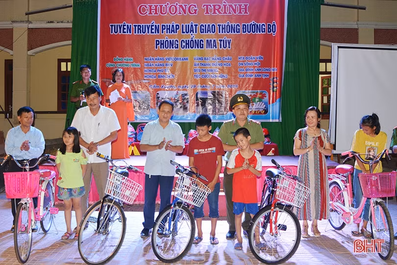 Trên 7.000 người dân Cẩm Xuyên được tuyên truyền an toàn giao thông