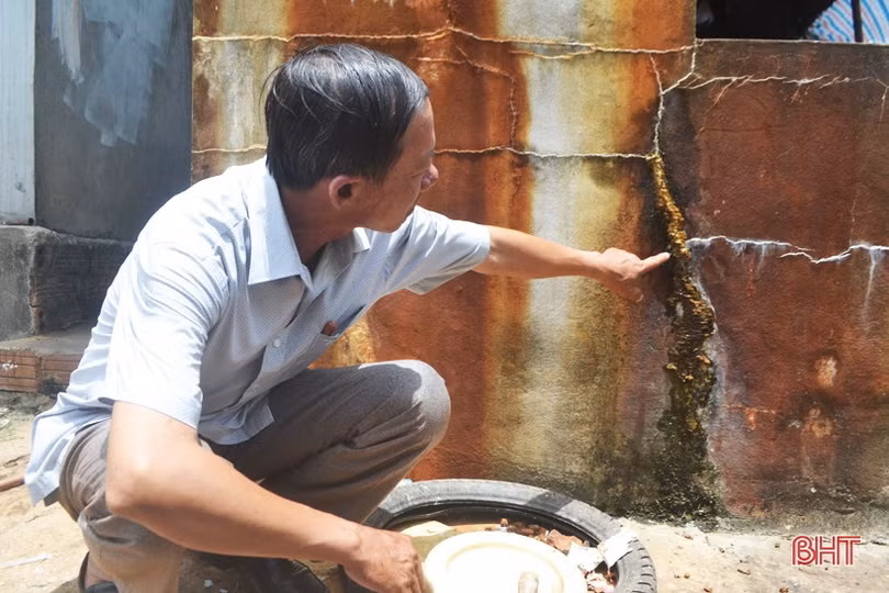 Người dân Kỳ Thọ khổ sở vì nước giếng nhiễm phèn nặng