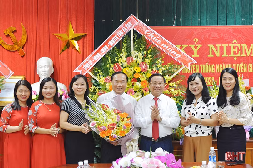 Lãnh đạo Hà Tĩnh chúc mừng ngày truyền thống ngành Tuyên giáo