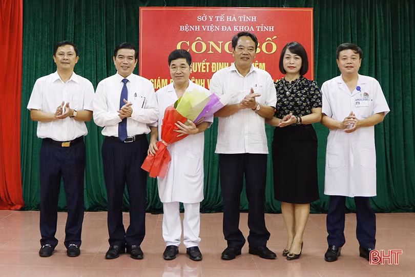 Bác sỹ Hoàng Quang Trung được bổ nhiệm làm Giám đốc Bệnh viện Đa khoa Hà Tĩnh