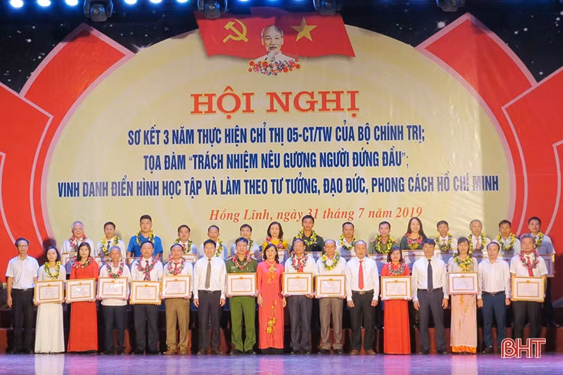 Hồng Lĩnh vinh danh 11 tập thể, 16 cá nhân học tập và làm theo Bác