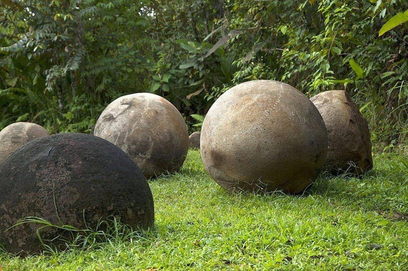 Bí ẩn hàng trăm viên đá kỳ lạ như thuộc về người ngoài hành tinh ảnh 3 Bí ẩn hàng trăm viên đá kỳ lạ như thuộc về người ngoài hành tinh