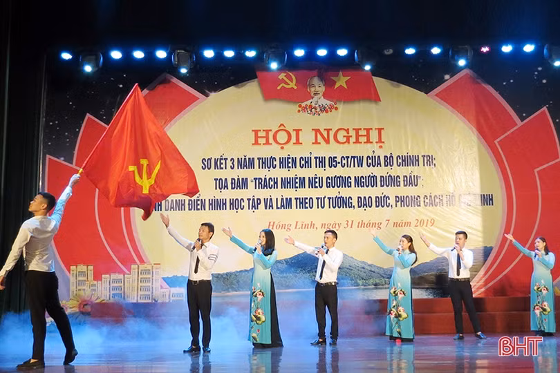 Hồng Lĩnh vinh danh 11 tập thể, 16 cá nhân học tập và làm theo Bác