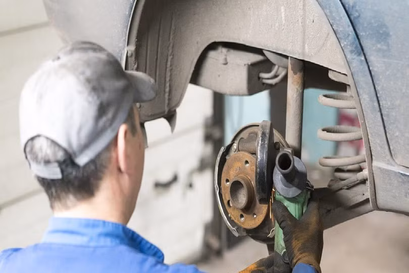 10 việc làm tài xế thường bỏ qua khiến “xế cưng” nhanh xuống cấp