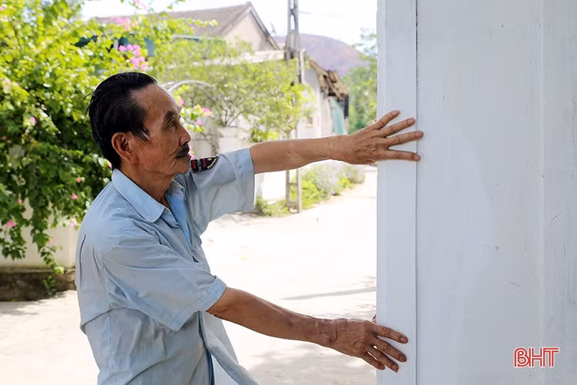 Về huyện miền núi Hà Tĩnh xem người dân “nâng niu” cái cổng làng