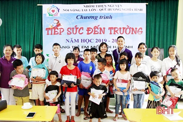 Nhiều phần quà tiếp sức trẻ em Hà Tĩnh đến trường