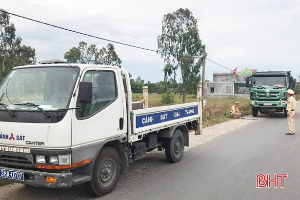 Nghi Xuân một tuần xử phạt 20 xe quá tải, quá khổ
