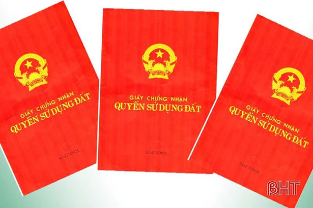 Vì sao gần 200 hộ dân ven Hào Thành Hà Tĩnh chưa được cấp đổi “bìa đất”?