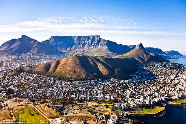 Điểm đến nào của Việt Nam nằm trong top 100 điểm đến của năm 2020?