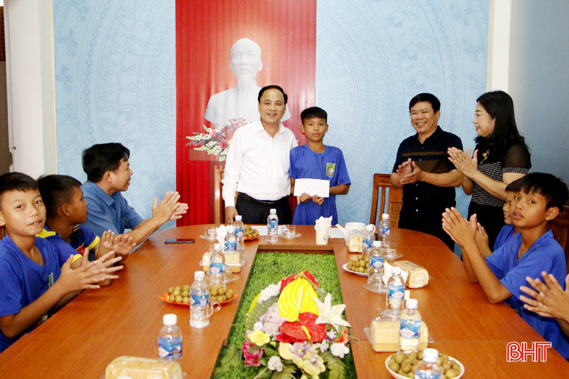 Đội Hà Tĩnh xuất quân dự Giải bóng đá quốc gia dành cho trẻ em có hoàn cảnh đặc biệt