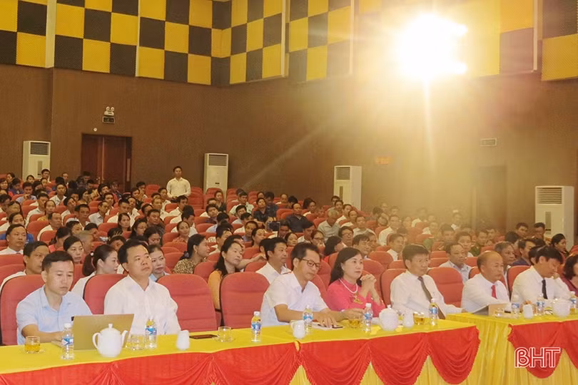 Hồng Lĩnh vinh danh 11 tập thể, 16 cá nhân học tập và làm theo Bác