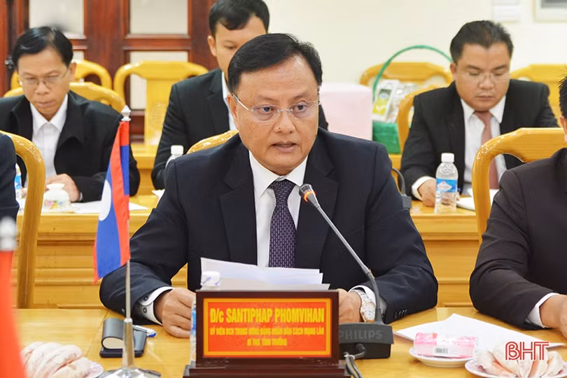 Hà Tĩnh đón nhận Huân chương Lao động hạng I của nước CHDCND Lào