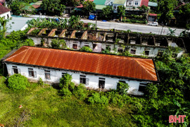 Phòng khám bỏ hoang trên khu “đất vàng” ở xã Tứ Mỹ