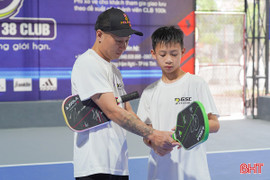 Phụ huynh Hà Tĩnh chi hàng triệu đồng cho “khối nghỉ hè” chơi Pickleball