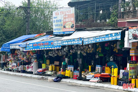 Tái diễn tình trạng lấn chiếm vỉa hè, lòng đường để kinh doanh ở Hương Sơn