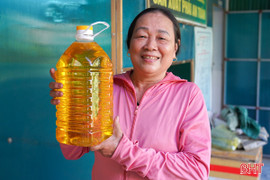 Lo ngại an toàn thực phẩm, người dân Hà Tĩnh đổ xô đi ép dầu thủ công