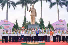 Trang trọng chương trình 85 mùa hoa - Đội ta lớn lên cùng đất nước
