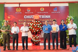 Ngày hội toàn dân bảo vệ an ninh Tổ quốc tại Xí nghiệp May 10 Hà Tĩnh