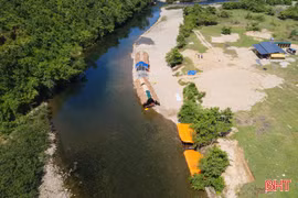 Ngang nhiên dựng “khu du lịch” ven suối ở Sơn Kim 2
