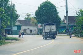 Nguy hiểm rình rập trên tuyến đường dài gần 6 km ở Đức Đồng