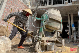 Nhà thầu “đỏ mắt” tìm thợ xây ở Hà Tĩnh