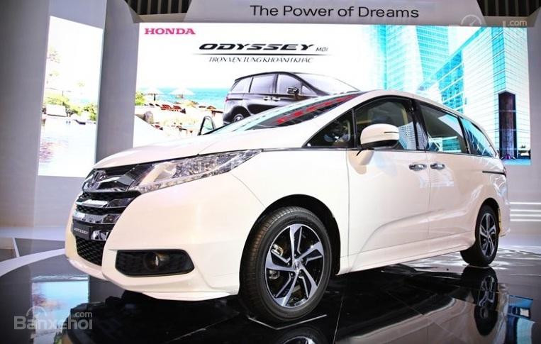 Honda Odyssey cac mau o to giam gia hap dan den het thang 8