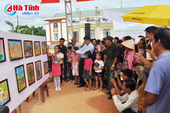 trien lam anh nong nghiep thich ung thong minh voi khi hau