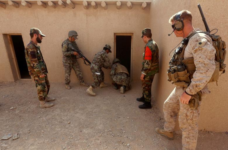 photo thuy quan luc chien my huan luyen binh si afghanistan chong taliban