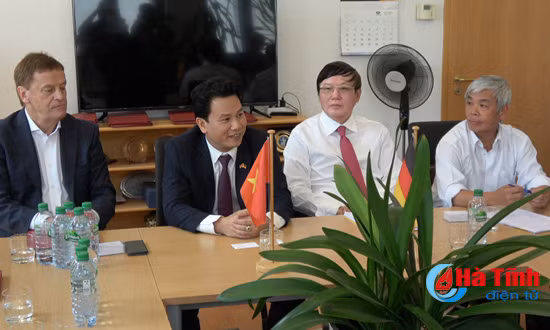 ha tinh ky ghi nho hop tac dau tu voi cac doanh nghiep duc