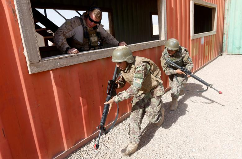 photo thuy quan luc chien my huan luyen binh si afghanistan chong taliban