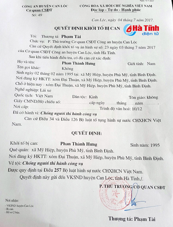 khoi to phan thanh hung tai xe hat chien si cong an roi xuong duong