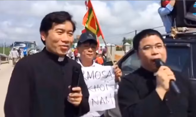 Lợi dụng sự kiện Formosa, Nguyễn Đình Thục và Đặng Hữu Nam kích động bà con giáo dân biểu tình gây rối. Bà con giáo dân cần nâng cao cảnh giác trước những lời kích động của Nguyễn Đình Thục, Đặng Hữu Nam