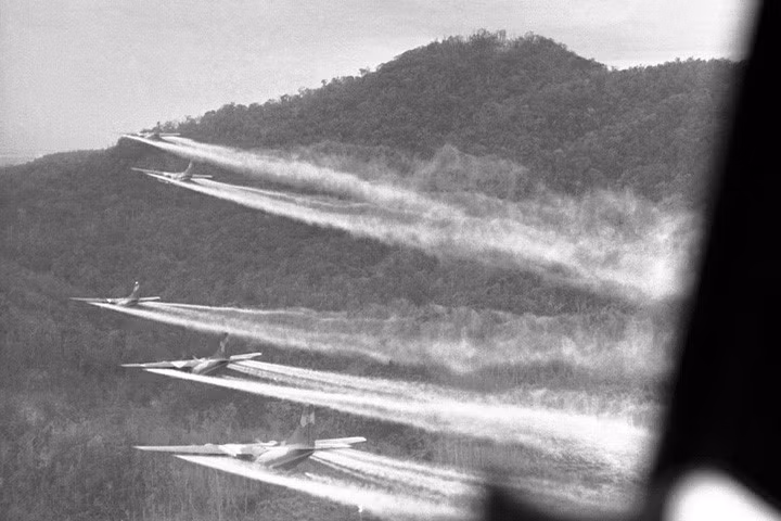 su tan khoc trong chien tranh viet nam qua loat anh cua phong vien my