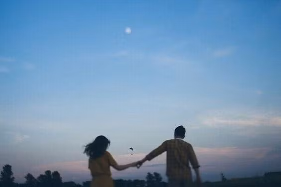 em re trai anh re phai doan duong phia truoc khong chung doi