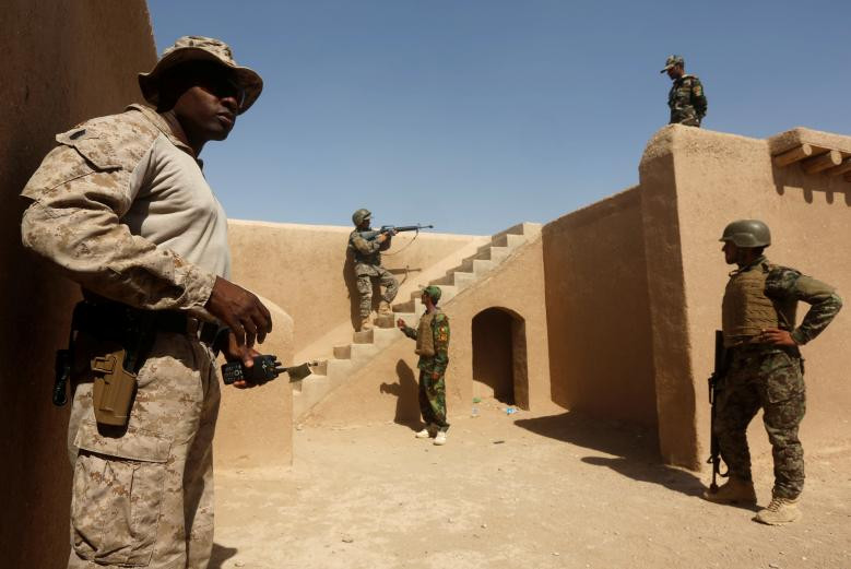 photo thuy quan luc chien my huan luyen binh si afghanistan chong taliban