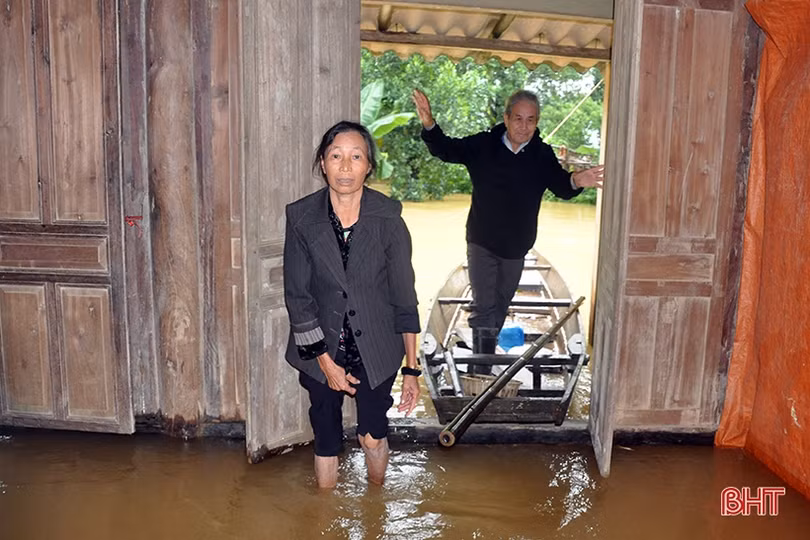 “Mục sở thị” cảnh sống chung với lũ của người dân miền núi Hà Tĩnh