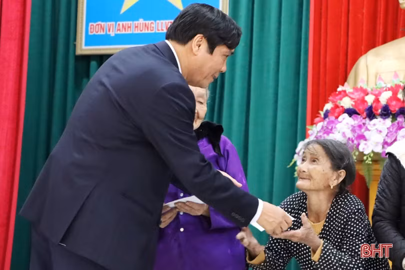 VCB Việt Nam, Hội đồng hương tại Hà Nội trao hơn 1,2 tỷ đồng cho người dân Cẩm Xuyên