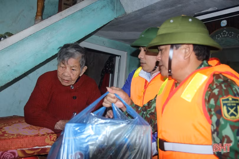 Hơn 300 triệu đồng đến với người dân vùng lũ Hương Khê