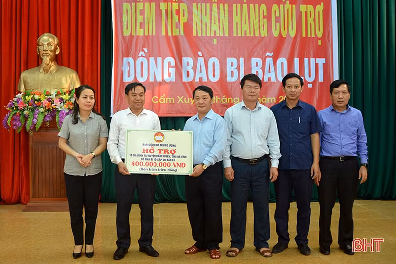 Ủy ban Trung ương MTTQ Việt Nam hỗ trợ 2,4 tỷ đồng cho tỉnh Hà Tĩnh